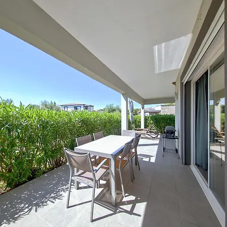 Lecci With Outdoor Pool Lejlighed